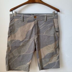 VISSLA Men’s Gray and Tan Patterned Flat-Front Shorts
